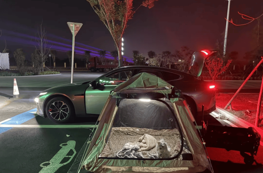 期间年轻人旅行掀起“帐篷过夜”热潮开元棋牌网站不住酒店住帐篷!国庆(图1) 期间年轻人旅行掀起“帐篷过夜”热潮开元棋牌网站不住酒店住帐篷!国庆(图1)